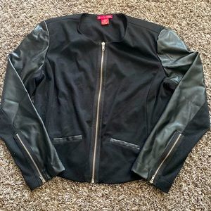 Sunny Leigh sz 12 black with faux leather zip front jacket